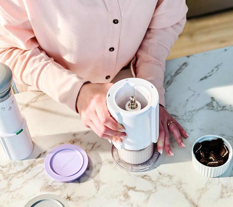 מכונת חטיפים קפואים של Cuisinart FastFreeze עם כוסות בירה