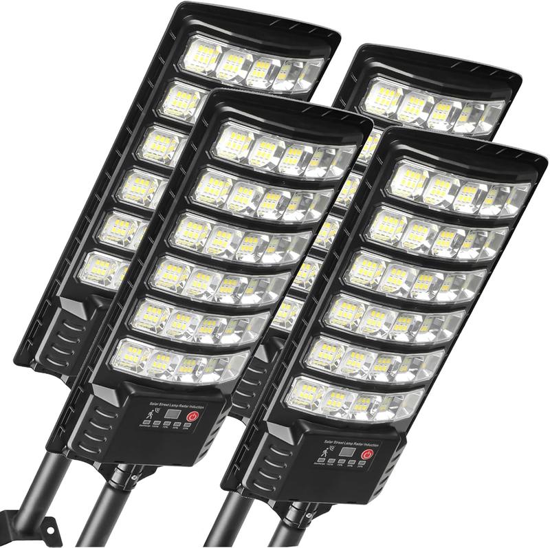 חבילה של 4 פנסי רחוב סולאריים, תאורת הצפה חיצונית 30000 לומן, מדמדומים עד שחר, תאורת חניה סולארית עמידה למים IP66 עם שלט רחוק, מנורת אבטחה עם עמעום 6500k 